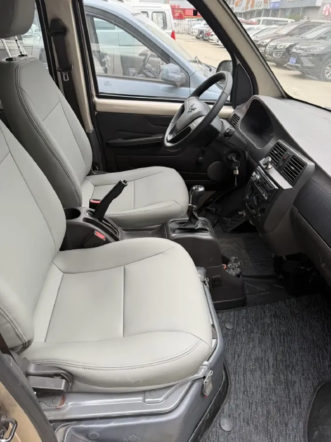 2021 WuLing RongGuang 1.5L 99HP L4 5MT,autocango,china used car exporter,china ev exporter,chinese used car exporter,chinese used ev exporter