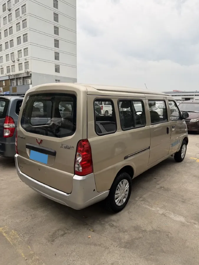 2021 WuLing RongGuang 1.5L 99HP L4 5MT,autocango,china used car exporter,china ev exporter,chinese used car exporter,chinese used ev exporter