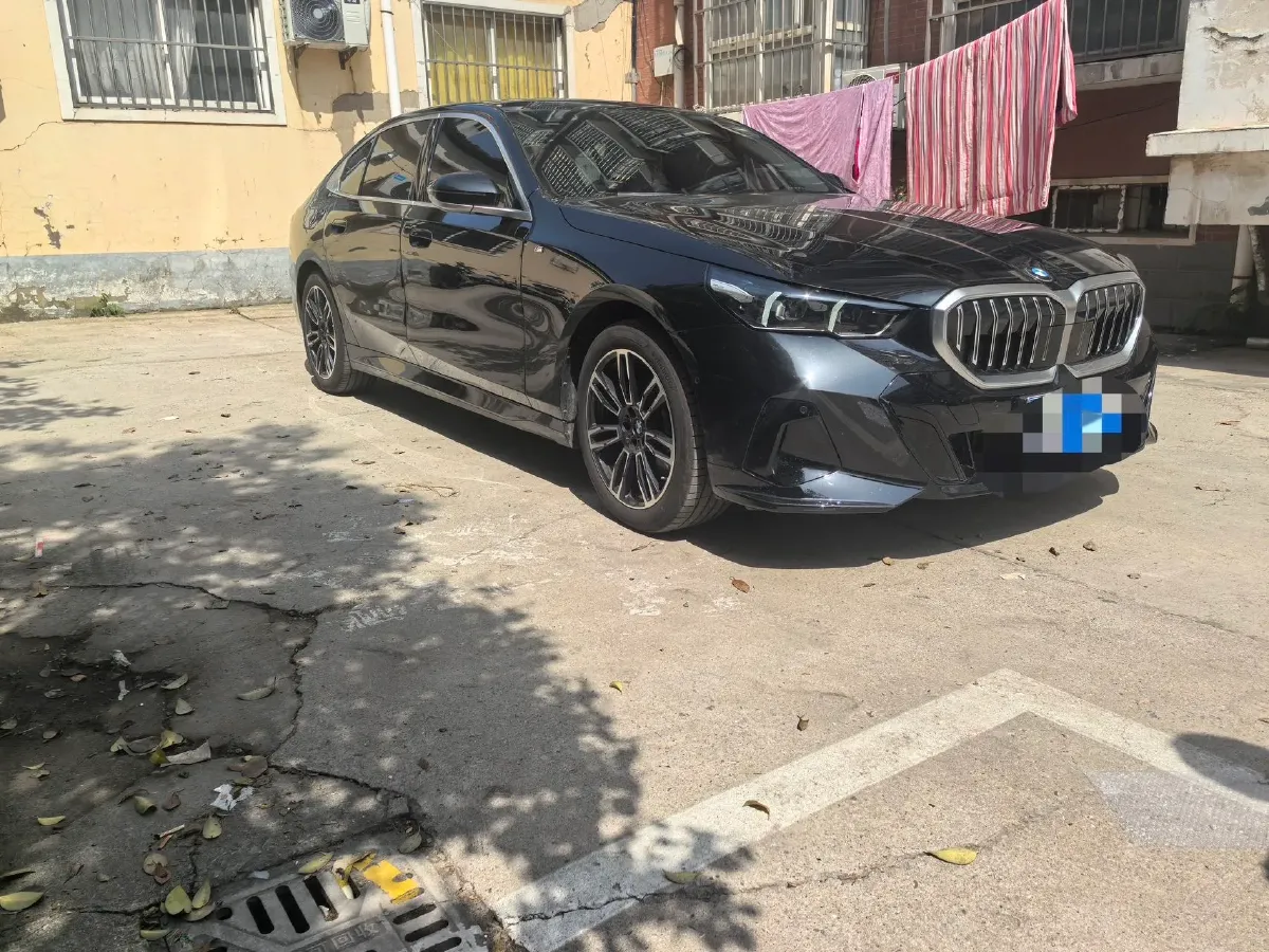 2025 BMW 5 Series 2.0T 190HP L4 8AT,autocango,china used car exporter,china ev exporter,chinese used car exporter,chinese used ev exporter