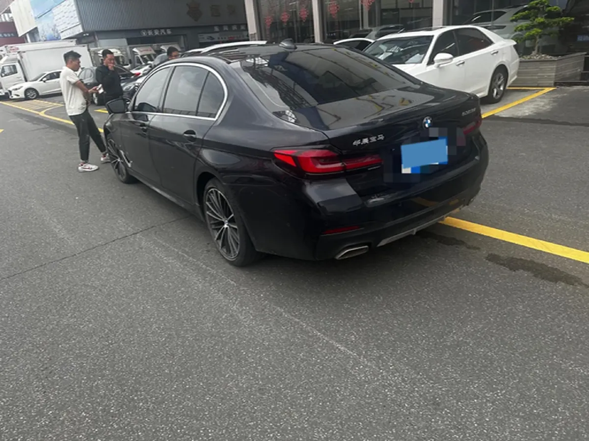 2022 BMW 5 Series 2.0T 252HP L4 8AT,autocango,china used car exporter,china ev exporter,chinese used car exporter,chinese used ev exporter