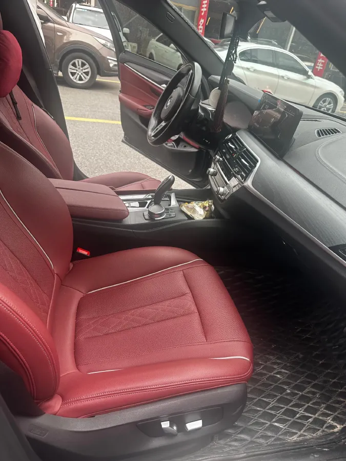 2022 BMW 5 Series 2.0T 252HP L4 8AT,autocango,china used car exporter,china ev exporter,chinese used car exporter,chinese used ev exporter