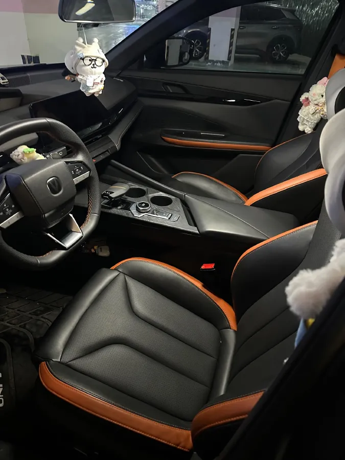 2023 ChangAn UNI-V 1.5T 188HP L4 7DCT,autocango,china used car exporter,china ev exporter,chinese used car exporter,chinese used ev exporter