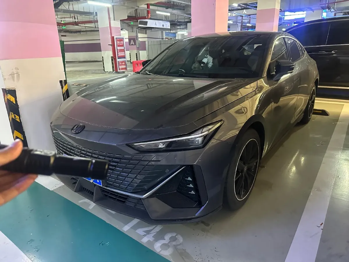 2023 ChangAn UNI-V 1.5T 188HP L4 7DCT,autocango,china used car exporter,china ev exporter,chinese used car exporter,chinese used ev exporter