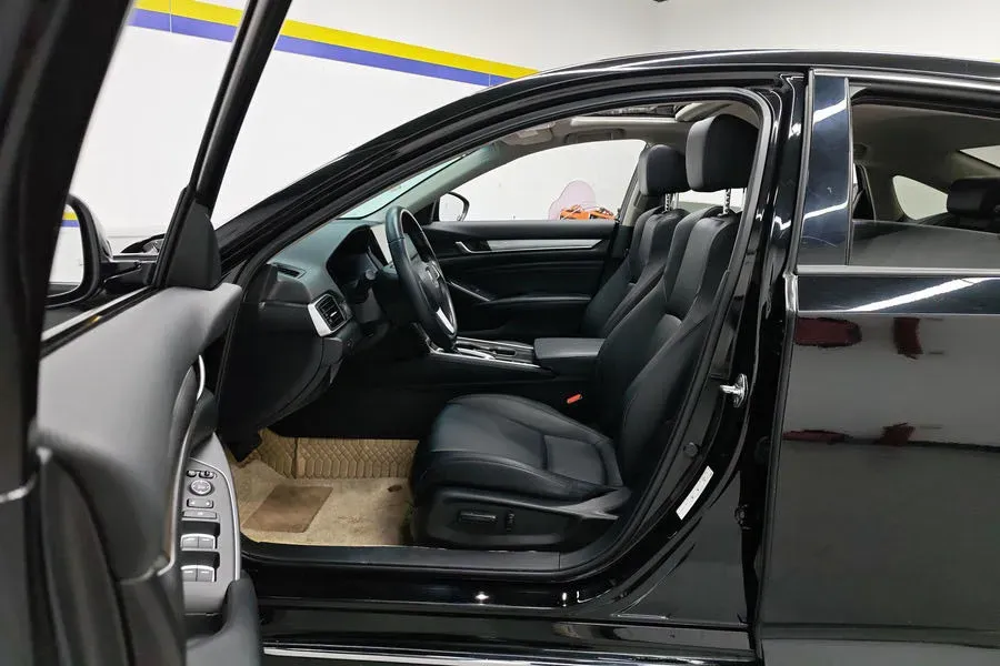 2022 Honda Accord 1.5T 194HP L4 CVT,autocango,china used car exporter,china ev exporter,chinese used car exporter,chinese used ev exporter