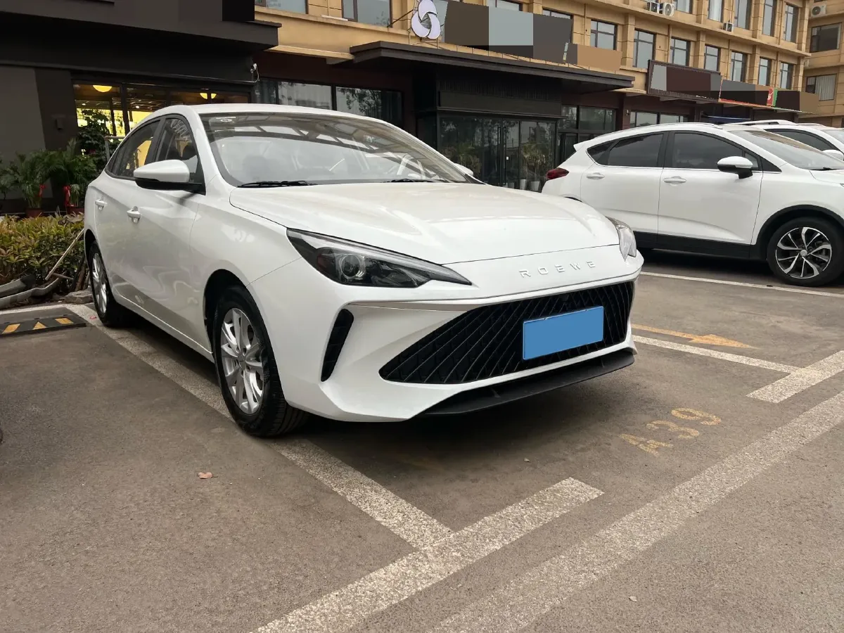 2023 Roewe i5 1.5L 129HP L4 5MT,autocango,china used car exporter,china ev exporter,chinese used car exporter,chinese used ev exporter