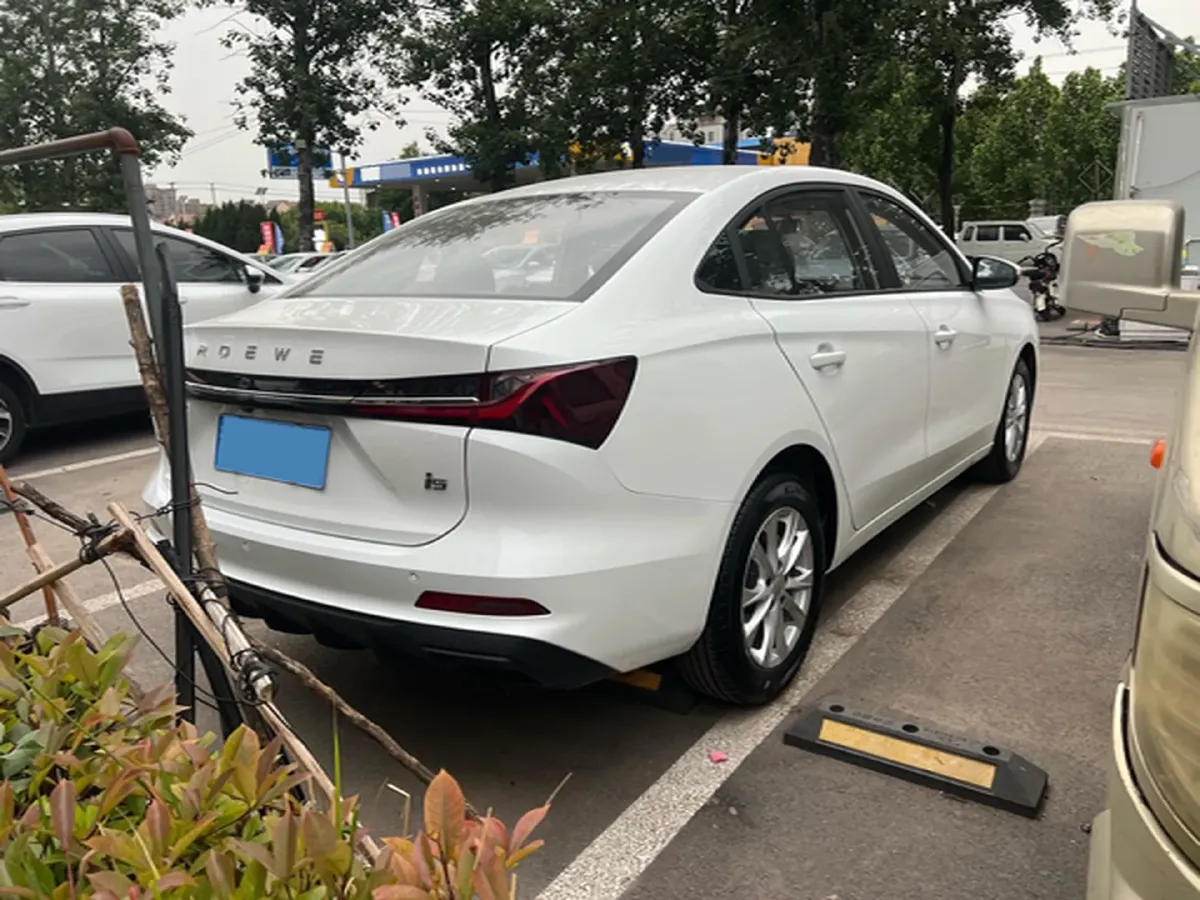 2023 Roewe i5 1.5L 129HP L4 5MT,autocango,china used car exporter,china ev exporter,chinese used car exporter,chinese used ev exporter