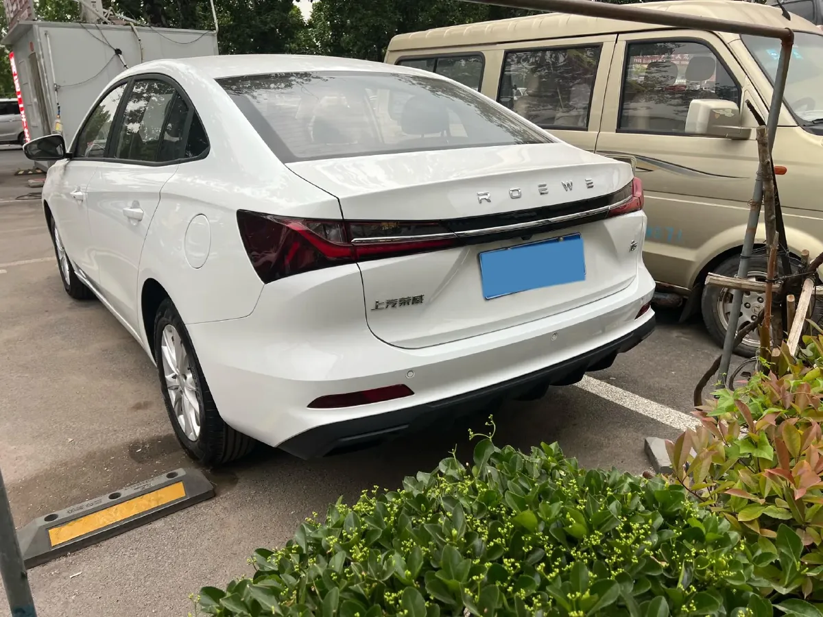 2023 Roewe i5 1.5L 129HP L4 5MT,autocango,china used car exporter,china ev exporter,chinese used car exporter,chinese used ev exporter