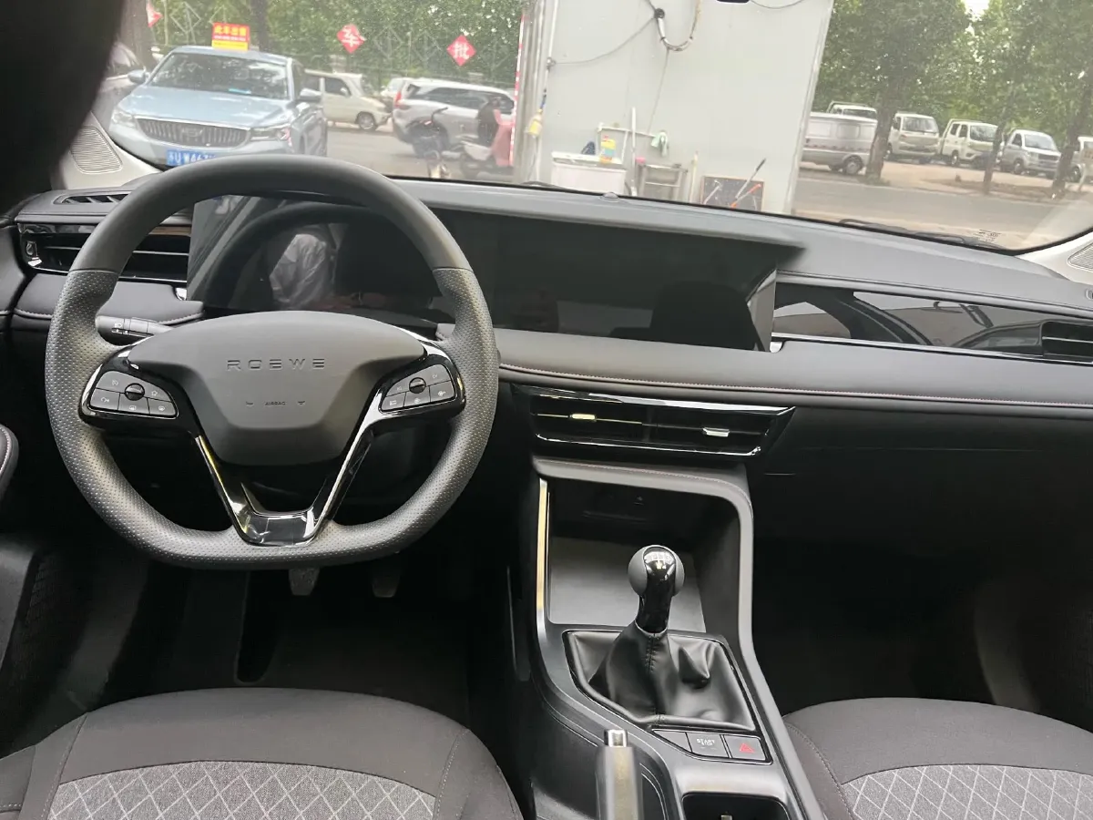 2023 Roewe i5 1.5L 129HP L4 5MT,autocango,china used car exporter,china ev exporter,chinese used car exporter,chinese used ev exporter