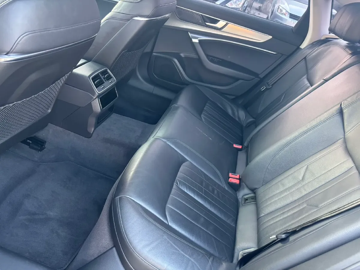 2020 Audi A6L 2.0T 224HP L4 7DCT,autocango,china used car exporter,china ev exporter,chinese used car exporter,chinese used ev exporter