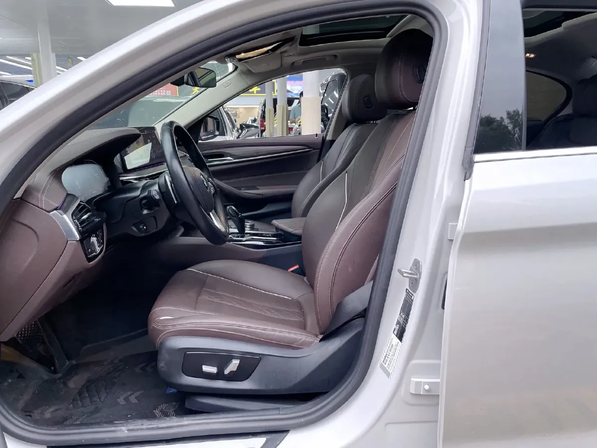 2023 BMW 5 Series 2.0T 245HP L4 8AT,autocango,china used car exporter,china ev exporter,chinese used car exporter,chinese used ev exporter