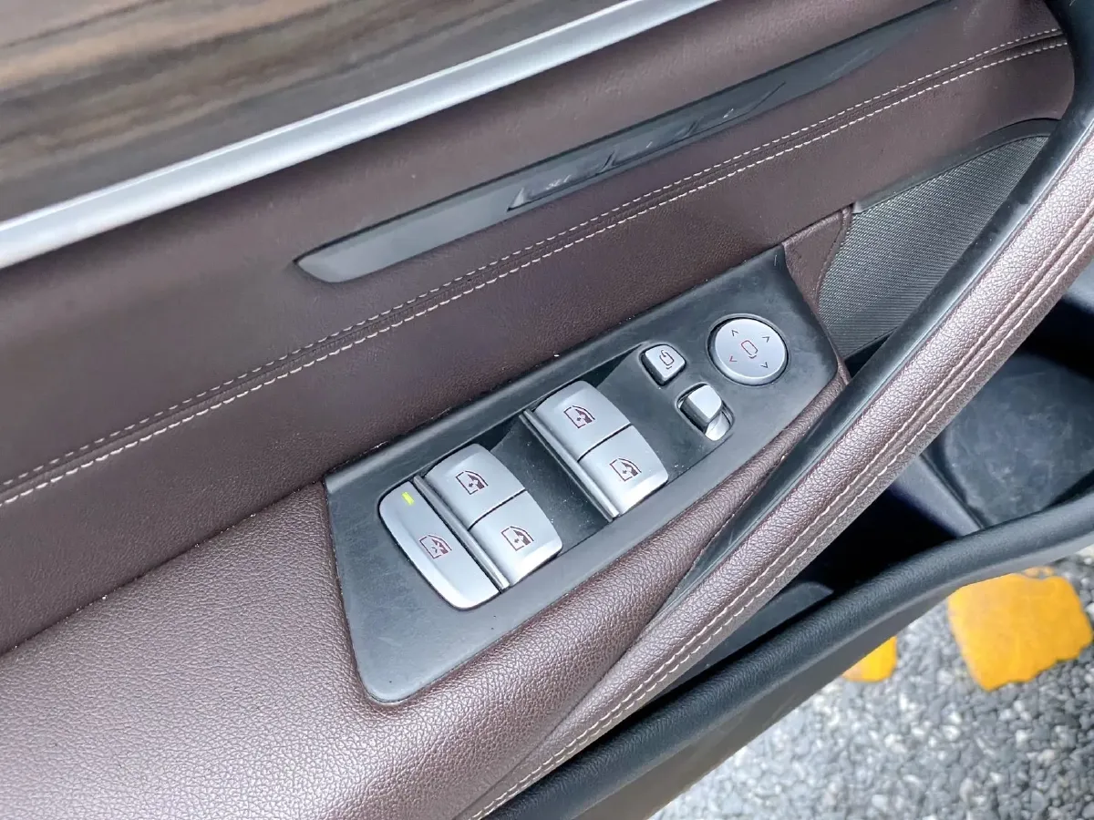 2023 BMW 5 Series 2.0T 245HP L4 8AT,autocango,china used car exporter,china ev exporter,chinese used car exporter,chinese used ev exporter