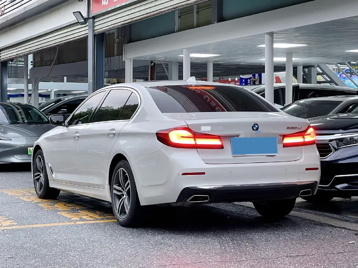2023 BMW 5 Series 2.0T 245HP L4 8AT,autocango,china used car exporter,china ev exporter,chinese used car exporter,chinese used ev exporter