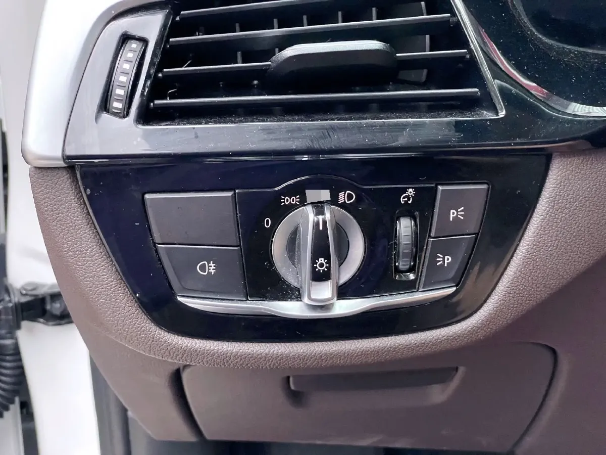 2023 BMW 5 Series 2.0T 245HP L4 8AT,autocango,china used car exporter,china ev exporter,chinese used car exporter,chinese used ev exporter