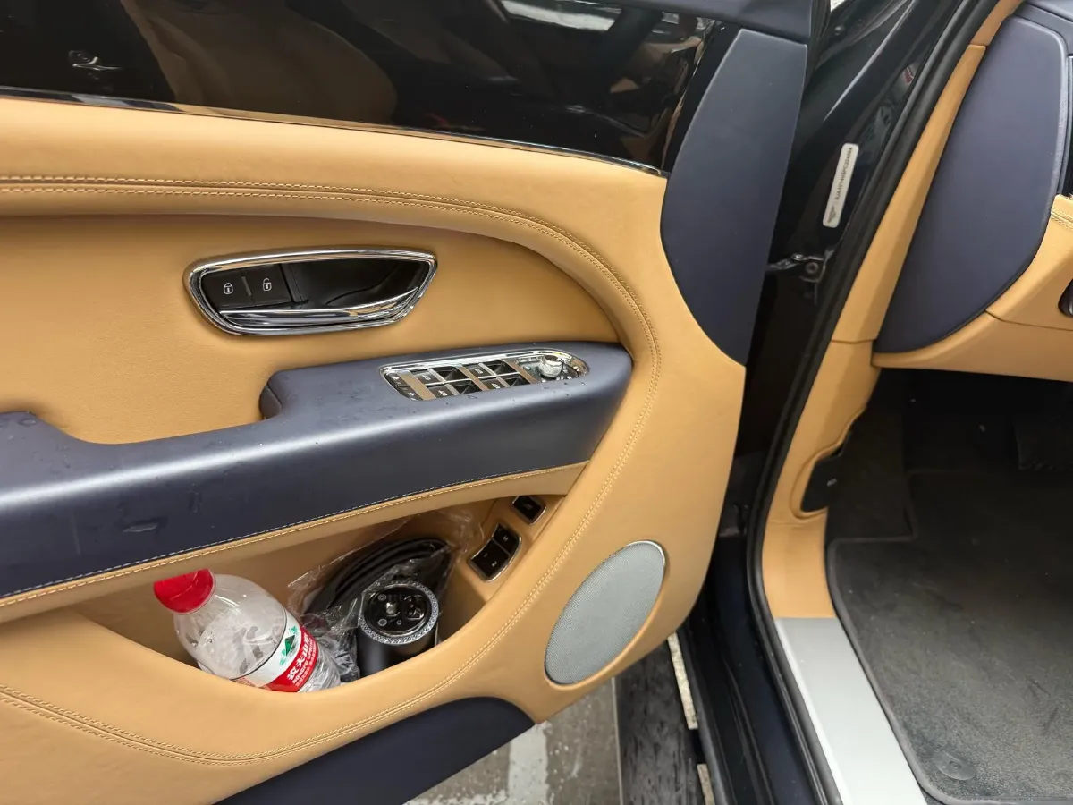 2022 Bentley Bentayga 4.0T 550HP V8 8AT,autocango,china used car exporter,china ev exporter,chinese used car exporter,chinese used ev exporter