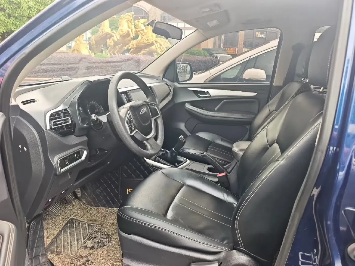 2020 JMC BaoDian 2.5T 140HP L4 5MT,autocango,china used car exporter,china ev exporter,chinese used car exporter,chinese used ev exporter