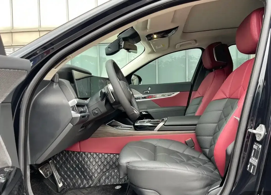 2023 BMW 7 Series 3.0T 381HP L6 8AT,autocango,china used car exporter,china ev exporter,chinese used car exporter,chinese used ev exporter