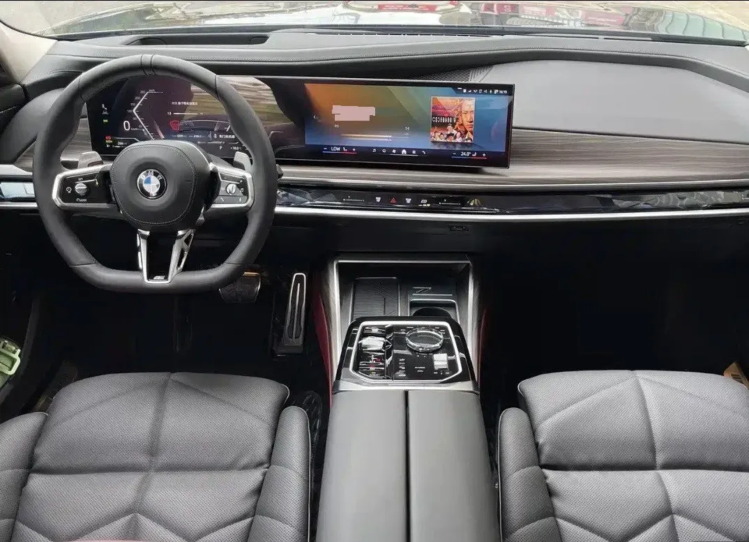 2023 BMW 7 Series 3.0T 381HP L6 8AT,autocango,china used car exporter,china ev exporter,chinese used car exporter,chinese used ev exporter