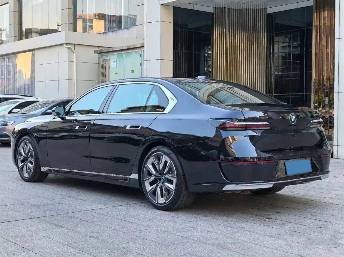 2023 BMW 7 Series 3.0T 381HP L6 8AT,autocango,china used car exporter,china ev exporter,chinese used car exporter,chinese used ev exporter