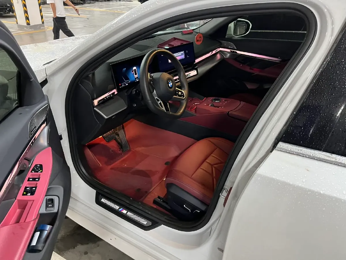 2025 BMW 5 Series 2.0T 258HP L4 8AT,autocango,china used car exporter,china ev exporter,chinese used car exporter,chinese used ev exporter