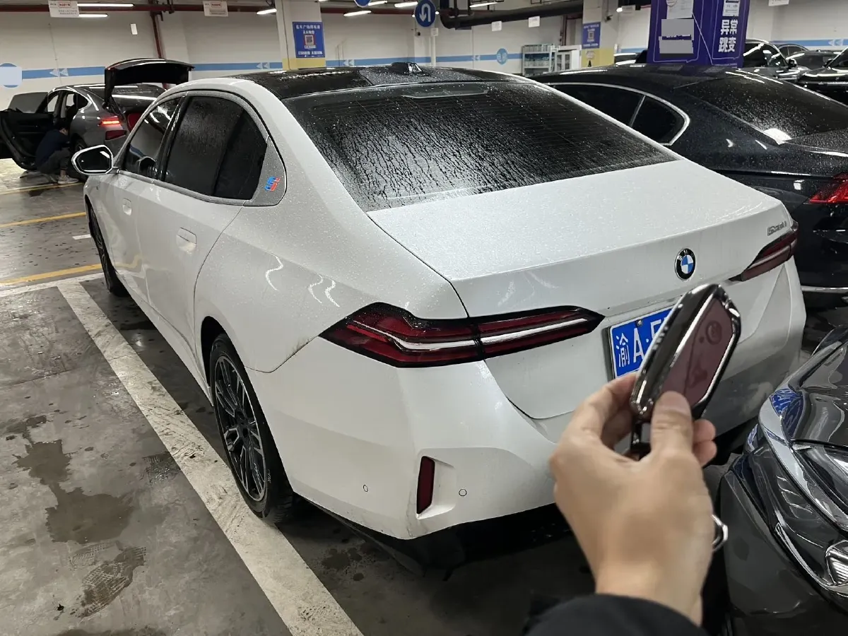 2025 BMW 5 Series 2.0T 258HP L4 8AT,autocango,china used car exporter,china ev exporter,chinese used car exporter,chinese used ev exporter