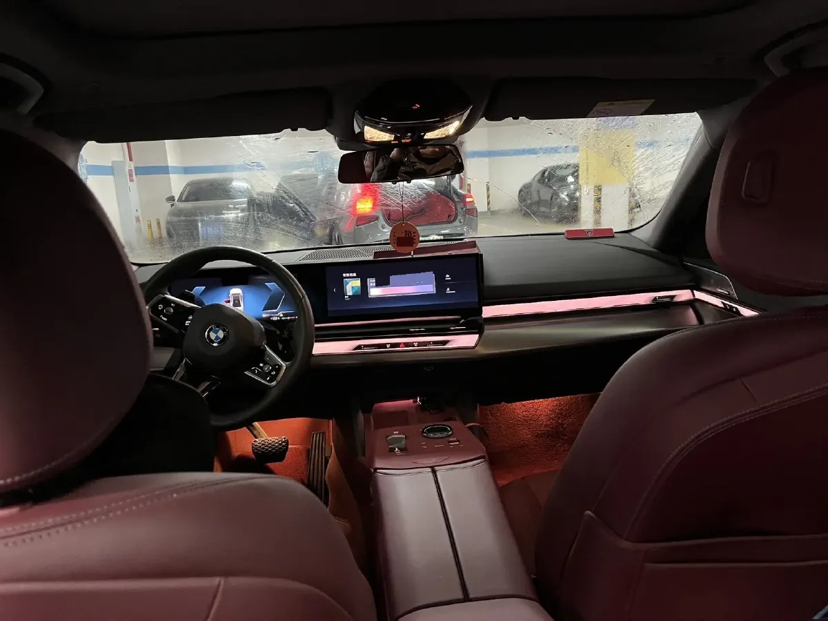 2025 BMW 5 Series 2.0T 258HP L4 8AT,autocango,china used car exporter,china ev exporter,chinese used car exporter,chinese used ev exporter