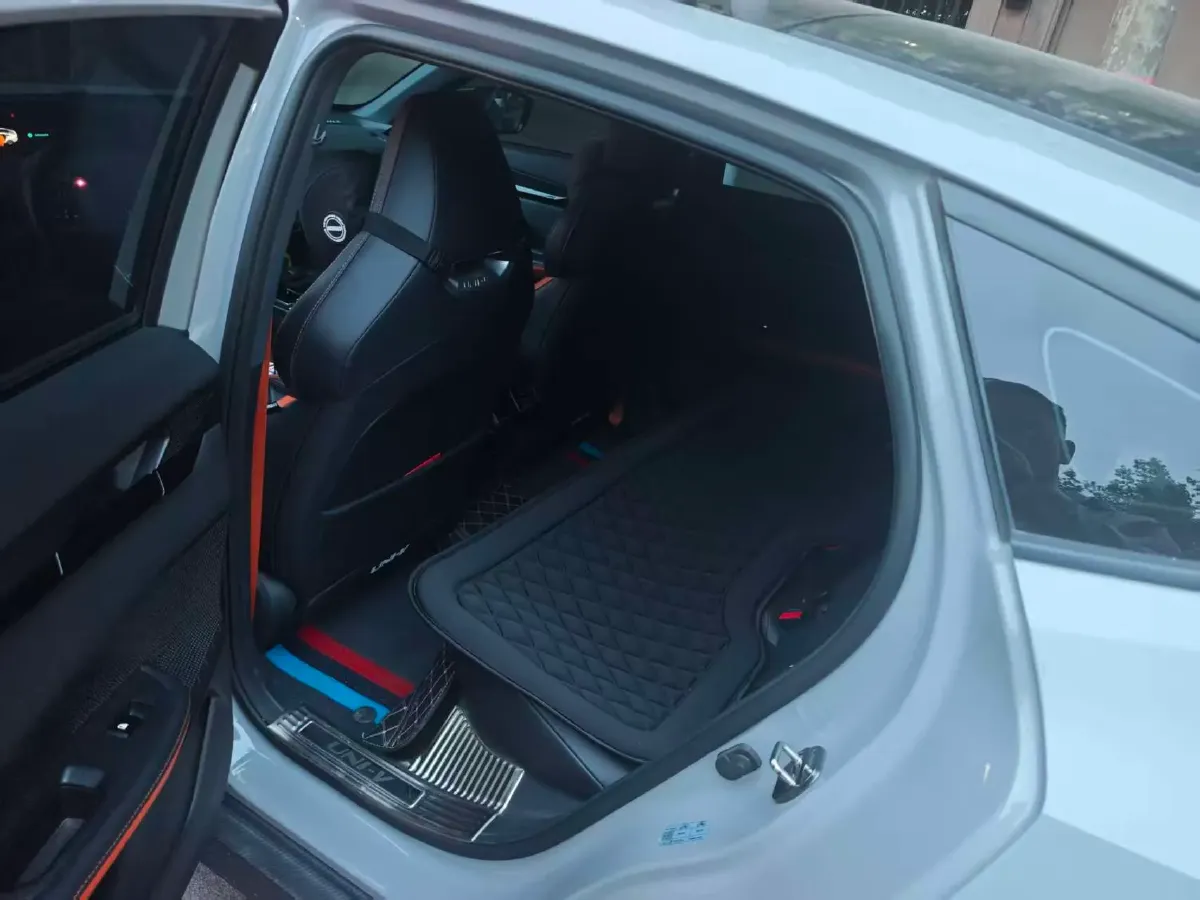 2023 ChangAn UNI-V 1.5T 188HP L4 7DCT,autocango,china used car exporter,china ev exporter,chinese used car exporter,chinese used ev exporter