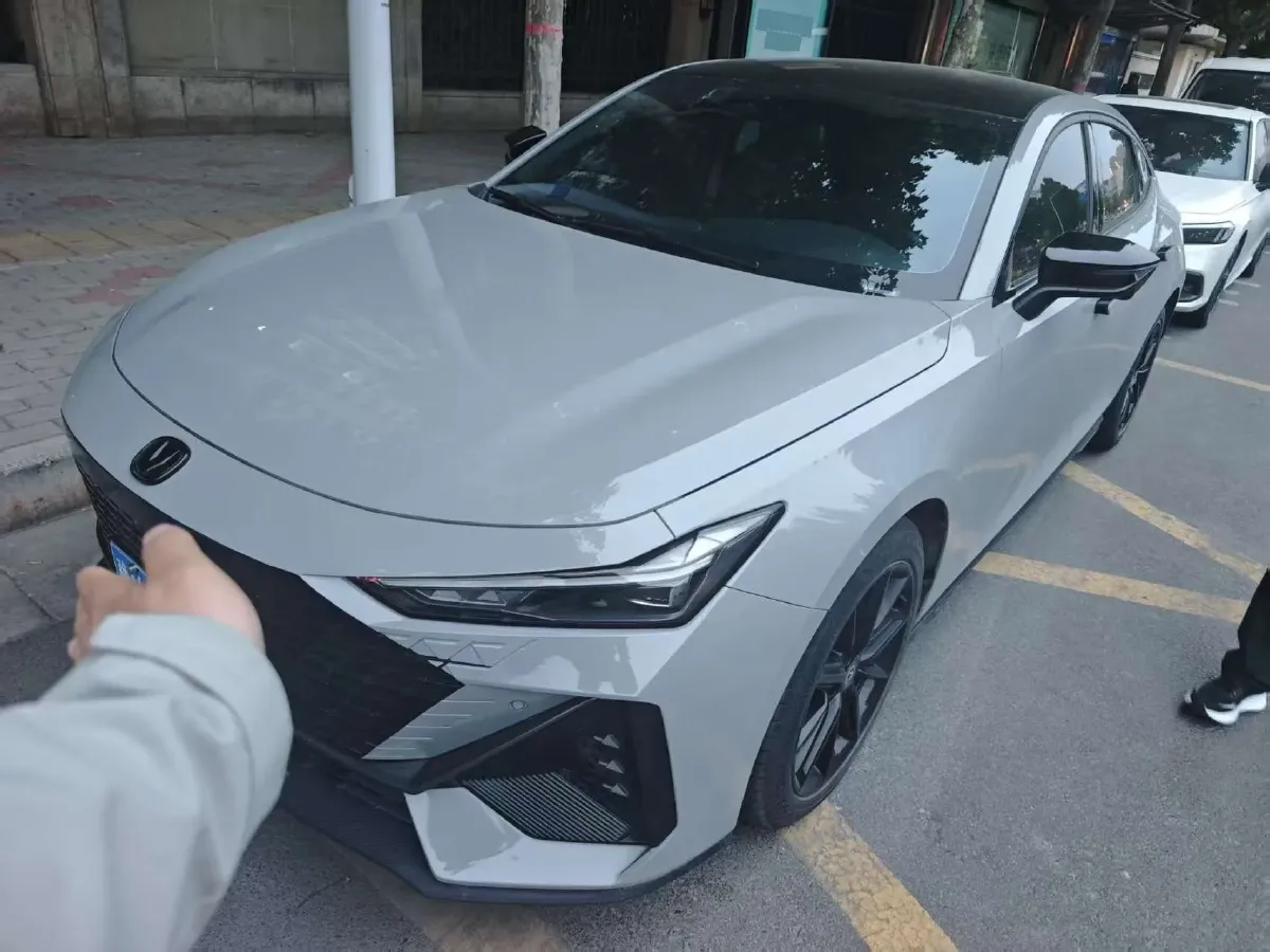 2023 ChangAn UNI-V 1.5T 188HP L4 7DCT,autocango,china used car exporter,china ev exporter,chinese used car exporter,chinese used ev exporter