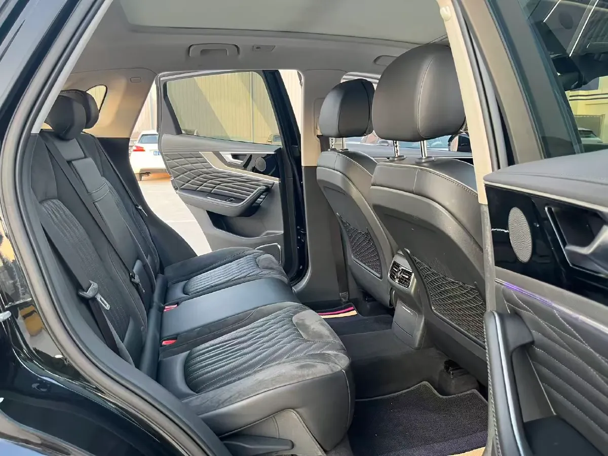 2022 HongQi HS5 2.0T 224HP L4 6AT,autocango,china used car exporter,china ev exporter,chinese used car exporter,chinese used ev exporter