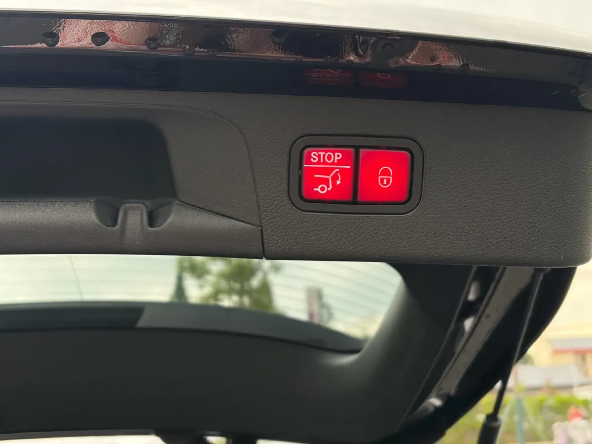 2021 Mercedes-Benz GLC Class 2.0T 197HP L4 9AT,autocango,china used car exporter,china ev exporter,chinese used car exporter,chinese used ev exporter