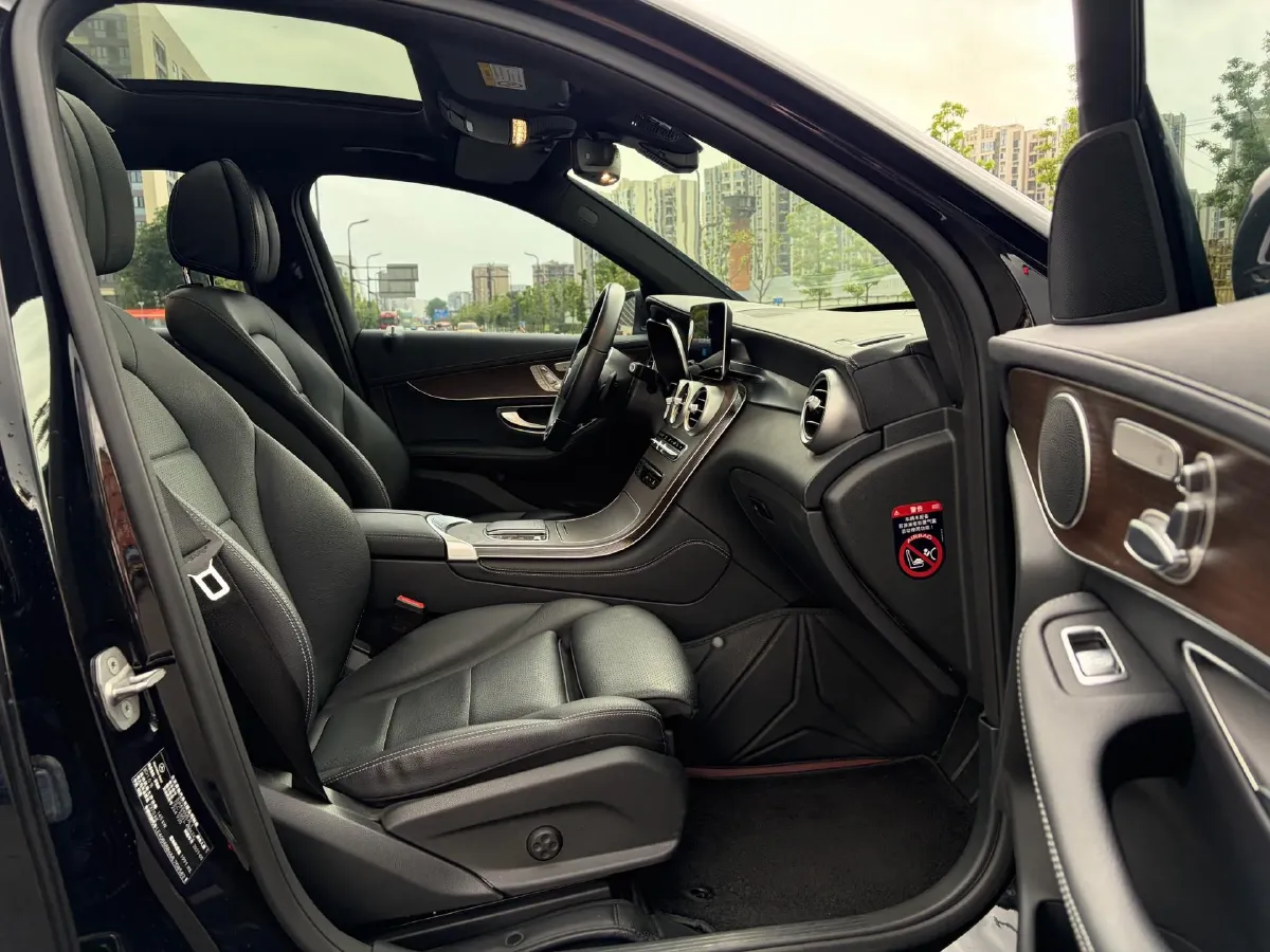 2021 Mercedes-Benz GLC Class 2.0T 197HP L4 9AT,autocango,china used car exporter,china ev exporter,chinese used car exporter,chinese used ev exporter