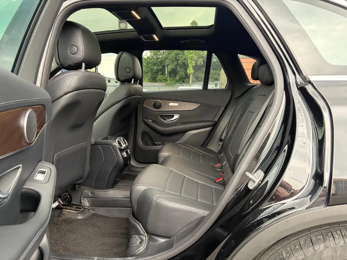 2021 Mercedes-Benz GLC Class 2.0T 197HP L4 9AT,autocango,china used car exporter,china ev exporter,chinese used car exporter,chinese used ev exporter