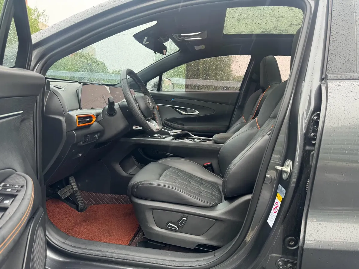 2022 ChangAn UNI-T 1.5T 188HP L4 7DCT,autocango,china used car exporter,china ev exporter,chinese used car exporter,chinese used ev exporter