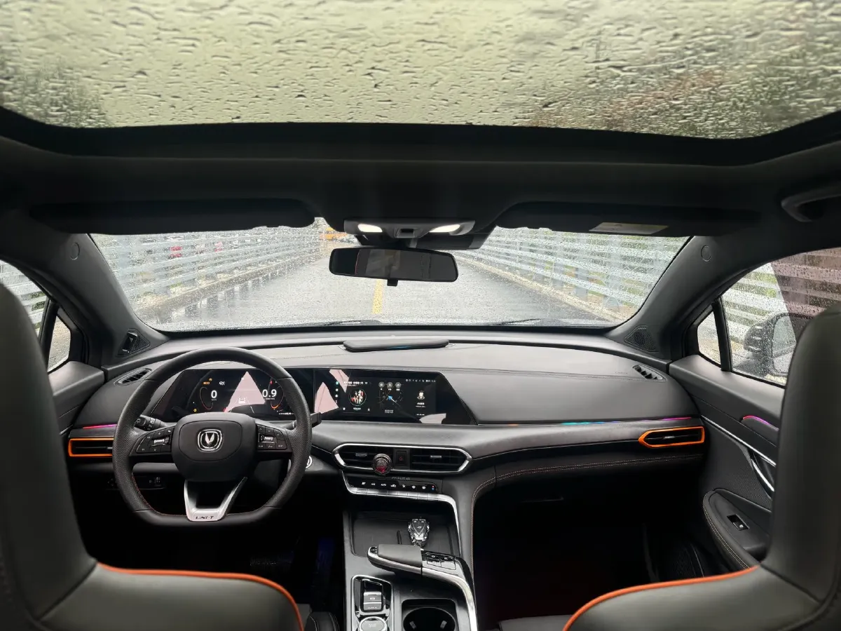 2022 ChangAn UNI-T 1.5T 188HP L4 7DCT,autocango,china used car exporter,china ev exporter,chinese used car exporter,chinese used ev exporter