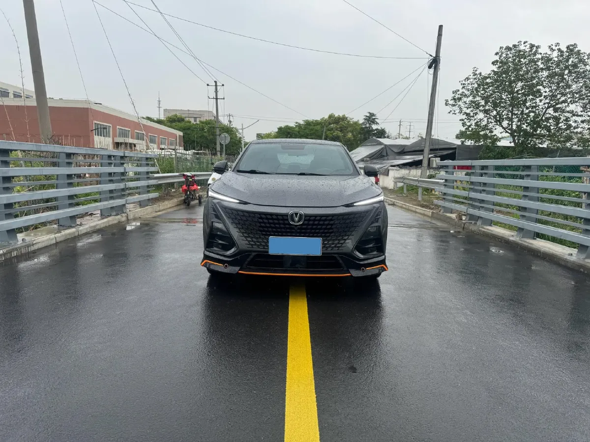 2022 ChangAn UNI-T 1.5T 188HP L4 7DCT,autocango,china used car exporter,china ev exporter,chinese used car exporter,chinese used ev exporter