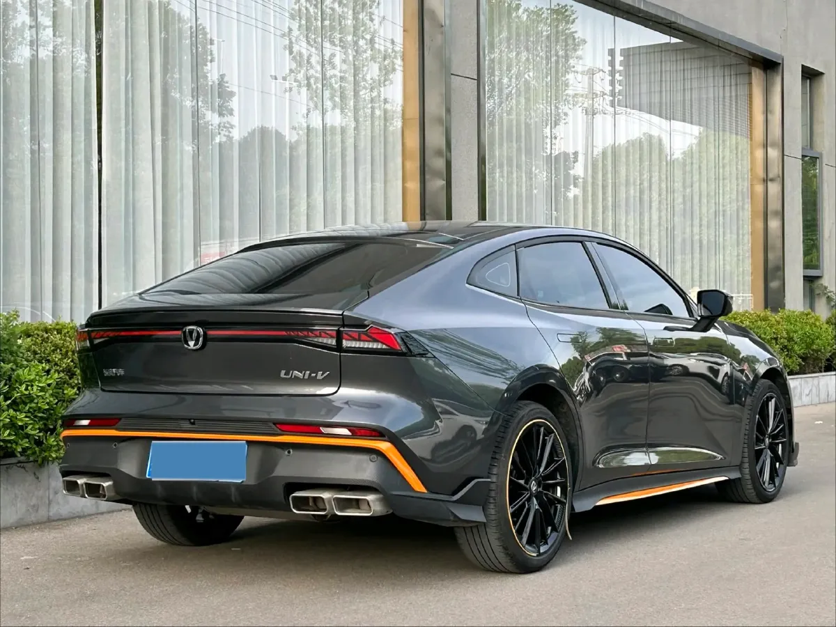 2024 ChangAn UNI-V 1.5T 188HP L4 7DCT,autocango,china used car exporter,china ev exporter,chinese used car exporter,chinese used ev exporter