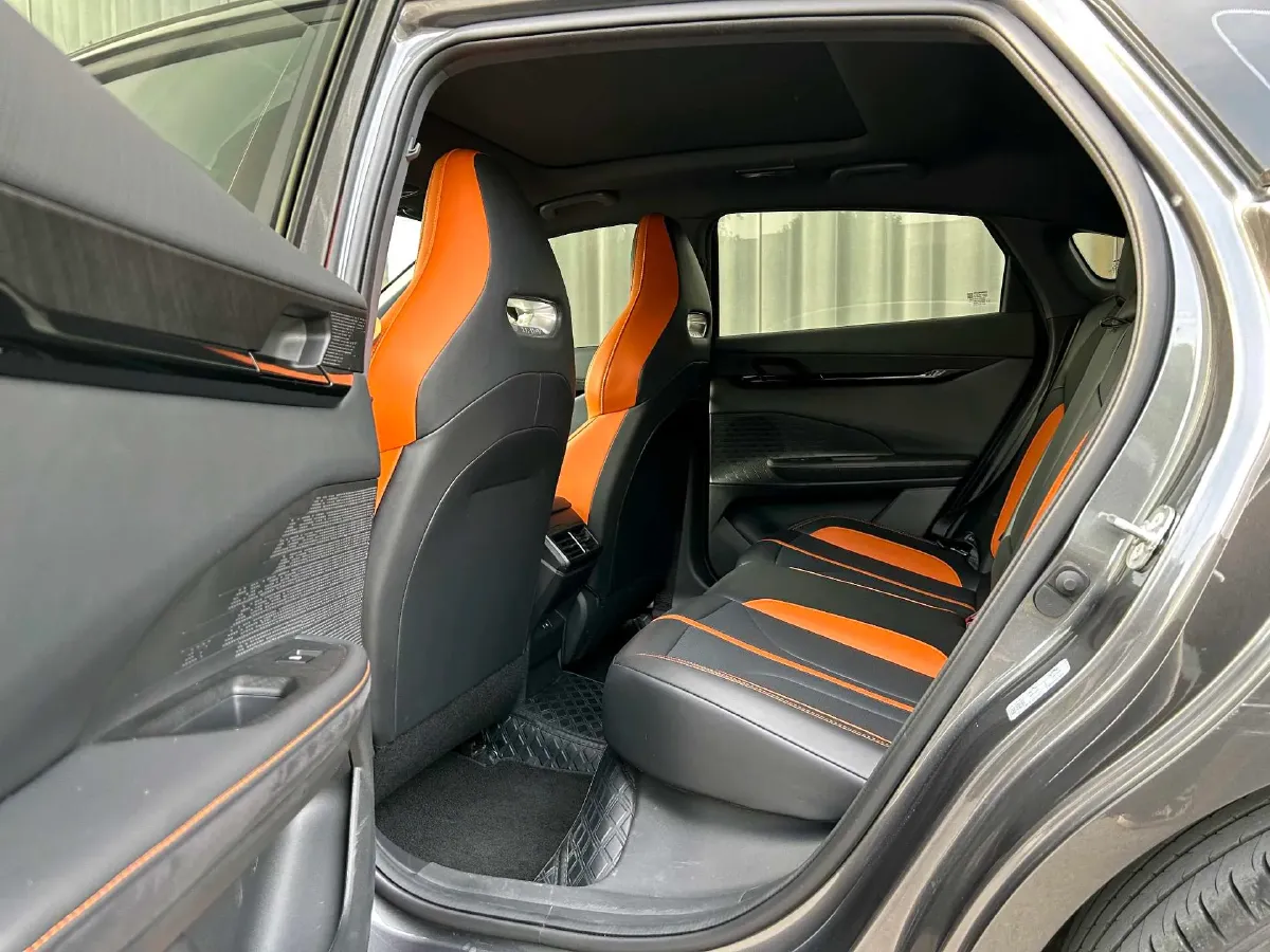 2024 ChangAn UNI-V 1.5T 188HP L4 7DCT,autocango,china used car exporter,china ev exporter,chinese used car exporter,chinese used ev exporter