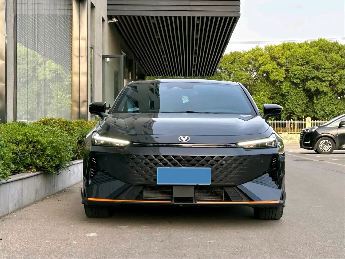 2024 ChangAn UNI-V 1.5T 188HP L4 7DCT,autocango,china used car exporter,china ev exporter,chinese used car exporter,chinese used ev exporter