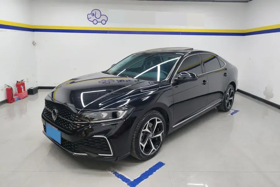 2024 Volkswagen Passat 2.0T 186HP L4 7DCT,autocango,china used car exporter,china ev exporter,chinese used car exporter,chinese used ev exporter