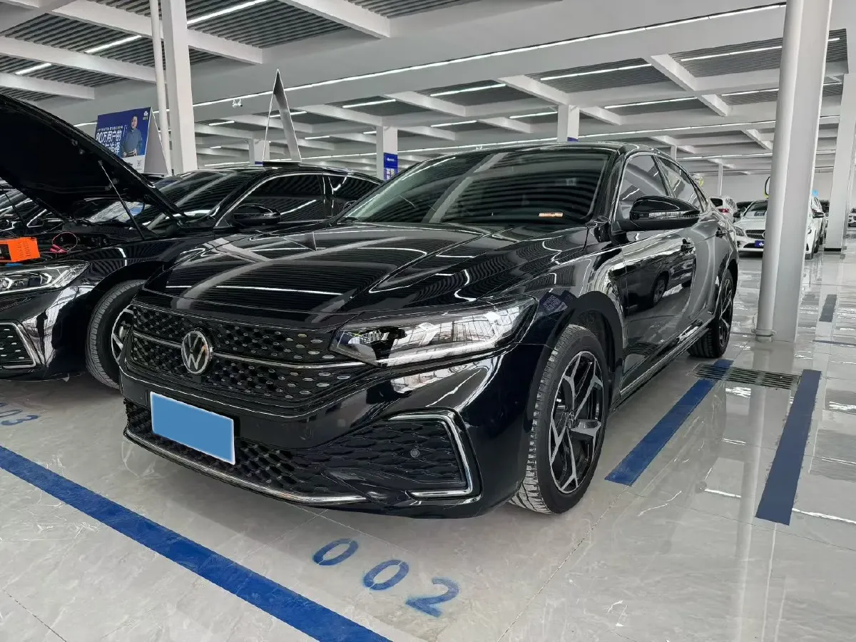 2024 Volkswagen Passat 2.0T 220HP L4 7DCT,autocango,china used car exporter,china ev exporter,chinese used car exporter,chinese used ev exporter