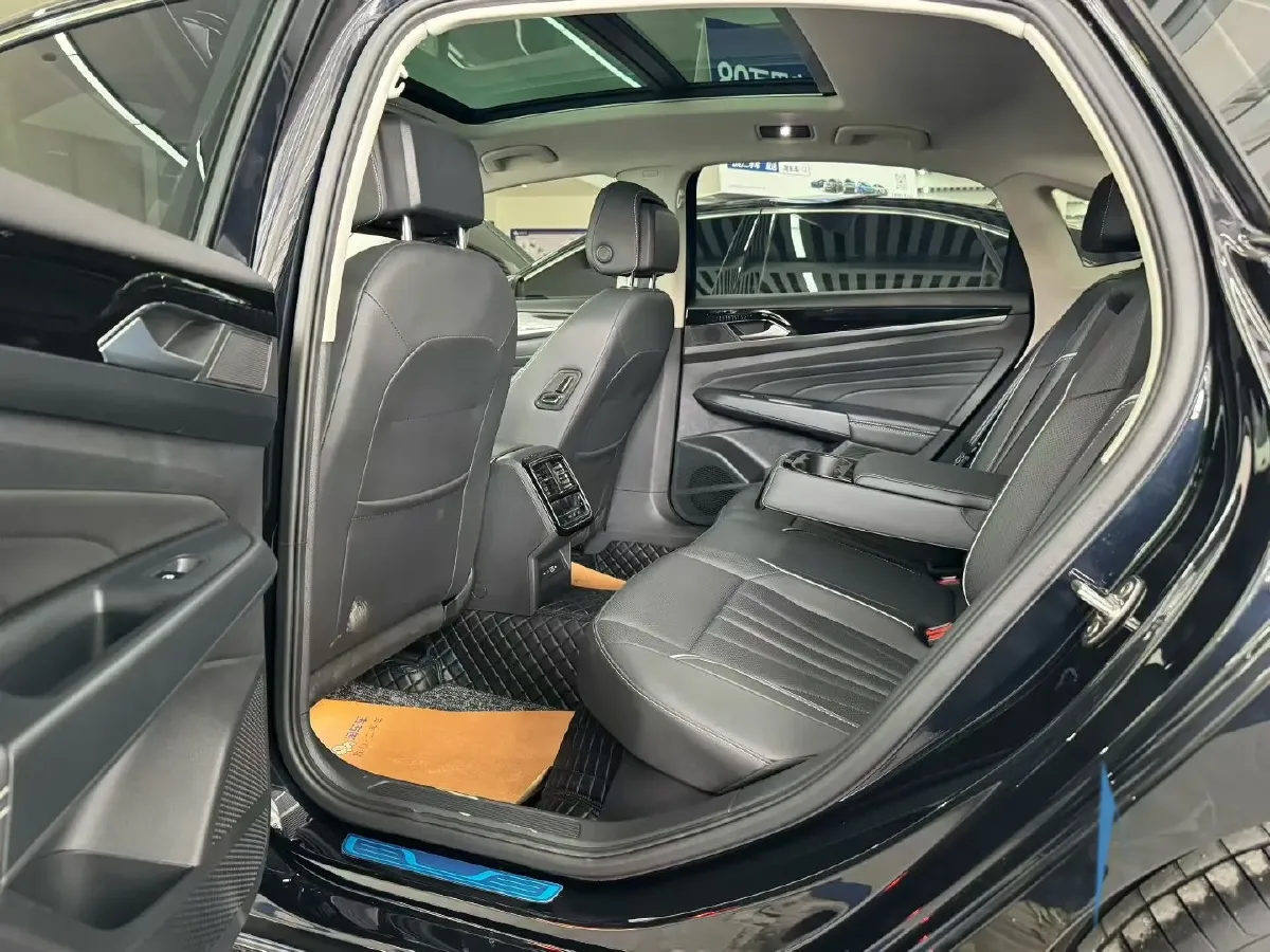 2024 Volkswagen Passat 2.0T 220HP L4 7DCT,autocango,china used car exporter,china ev exporter,chinese used car exporter,chinese used ev exporter