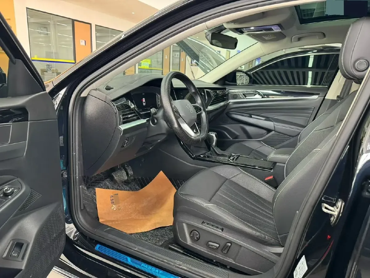 2024 Volkswagen Passat 2.0T 220HP L4 7DCT,autocango,china used car exporter,china ev exporter,chinese used car exporter,chinese used ev exporter