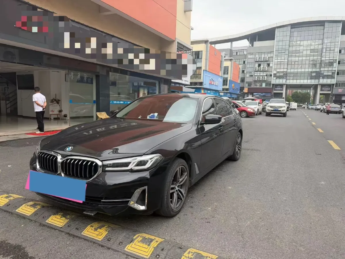 2022 BMW 5 Series 2.0T 252HP L4 8AT,autocango,china used car exporter,china ev exporter,chinese used car exporter,chinese used ev exporter