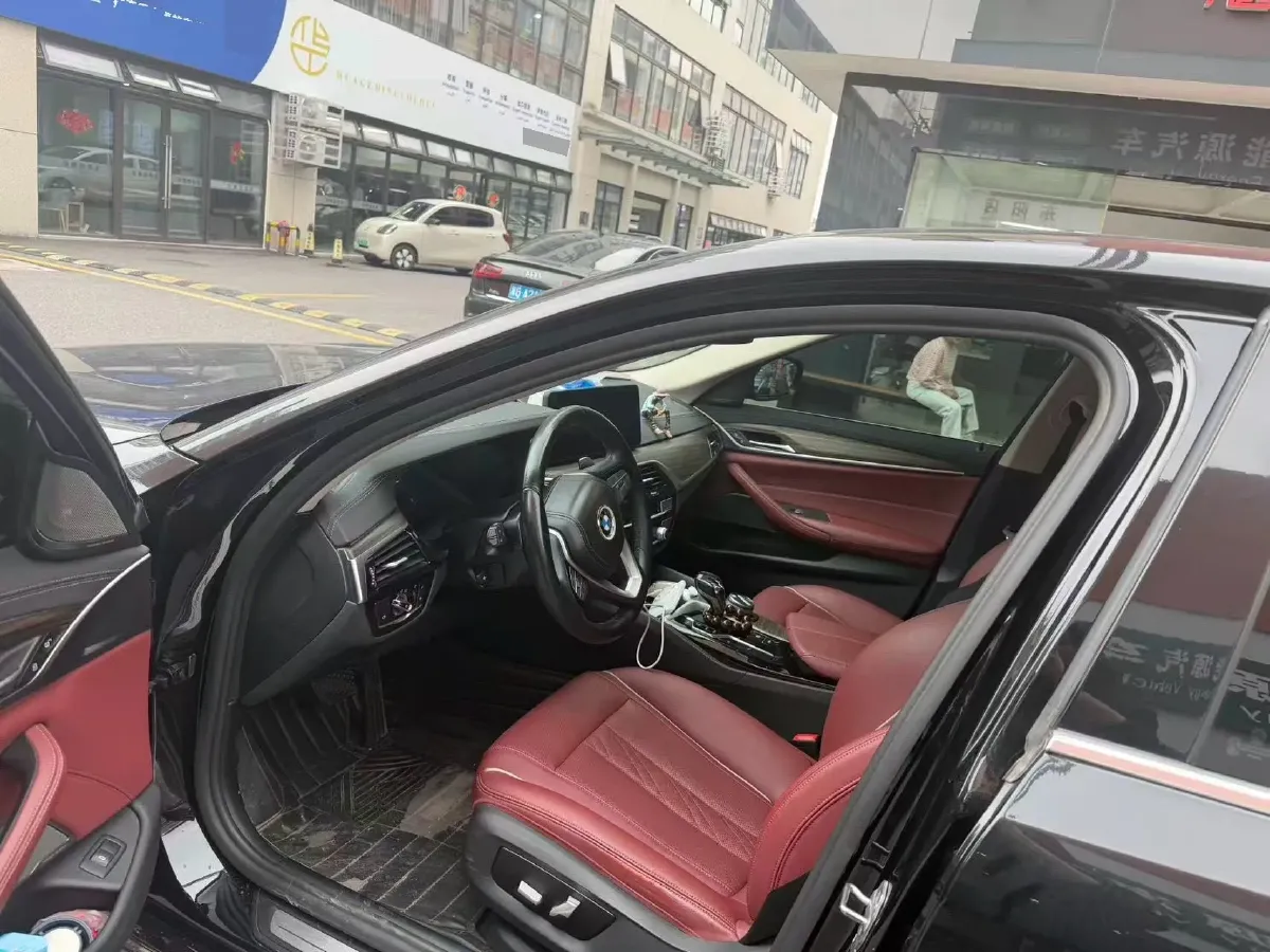 2022 BMW 5 Series 2.0T 252HP L4 8AT,autocango,china used car exporter,china ev exporter,chinese used car exporter,chinese used ev exporter