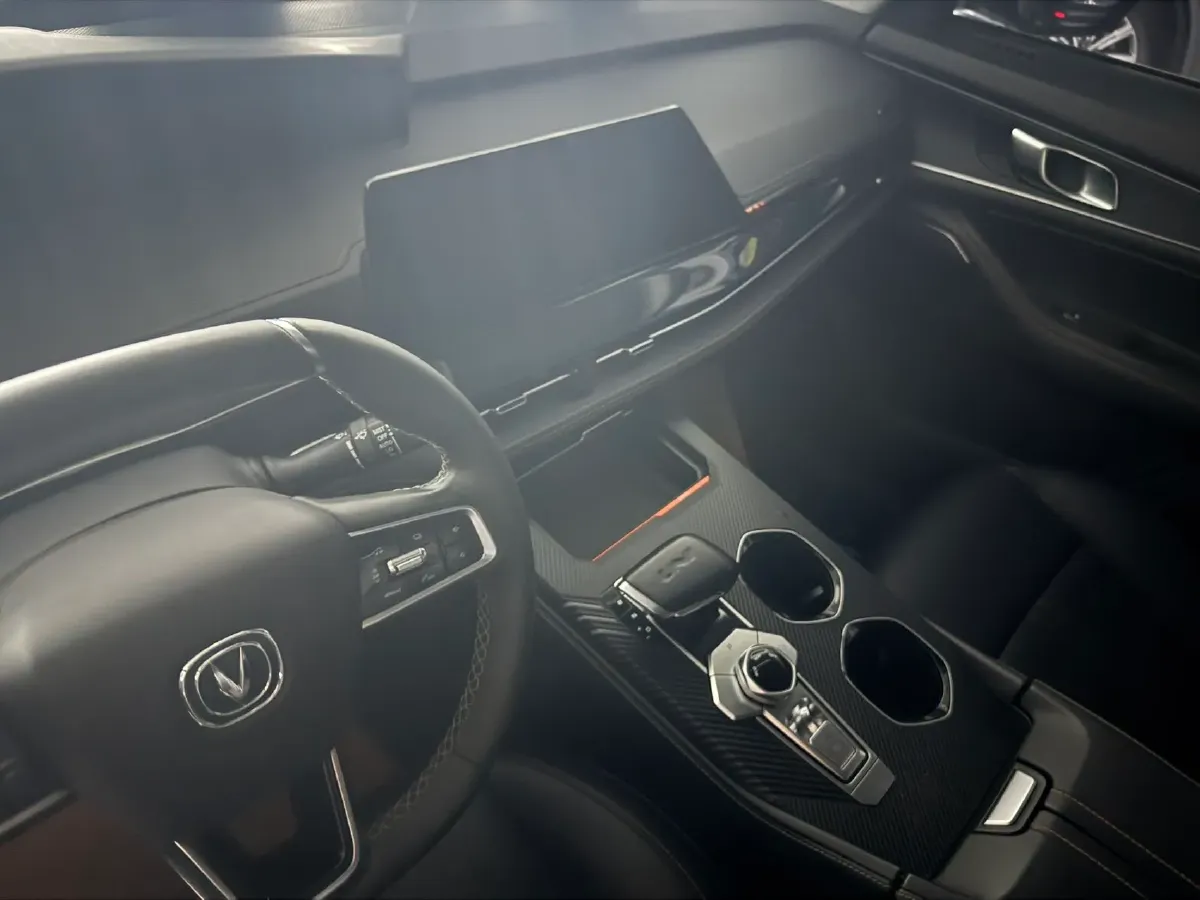 2021 ChangAn UNI-K 2.0T 233HP L4 8AT,autocango,china used car exporter,china ev exporter,chinese used car exporter,chinese used ev exporter