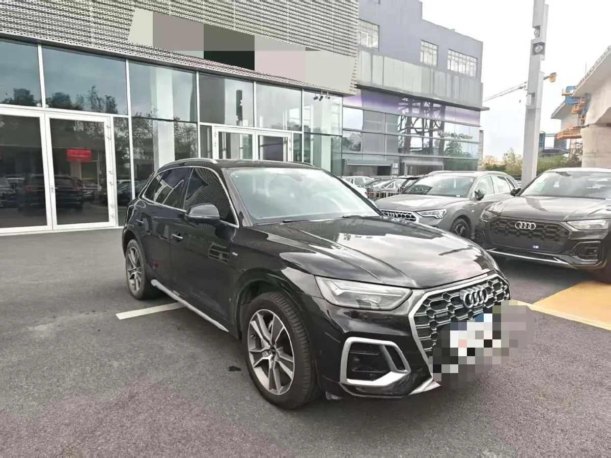 2022 Audi Q5L 2.0T 252HP L4 7DCT,autocango,china used car exporter,china ev exporter,chinese used car exporter,chinese used ev exporter