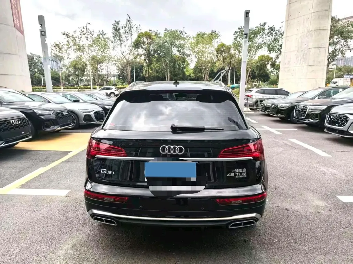 2022 Audi Q5L 2.0T 252HP L4 7DCT,autocango,china used car exporter,china ev exporter,chinese used car exporter,chinese used ev exporter