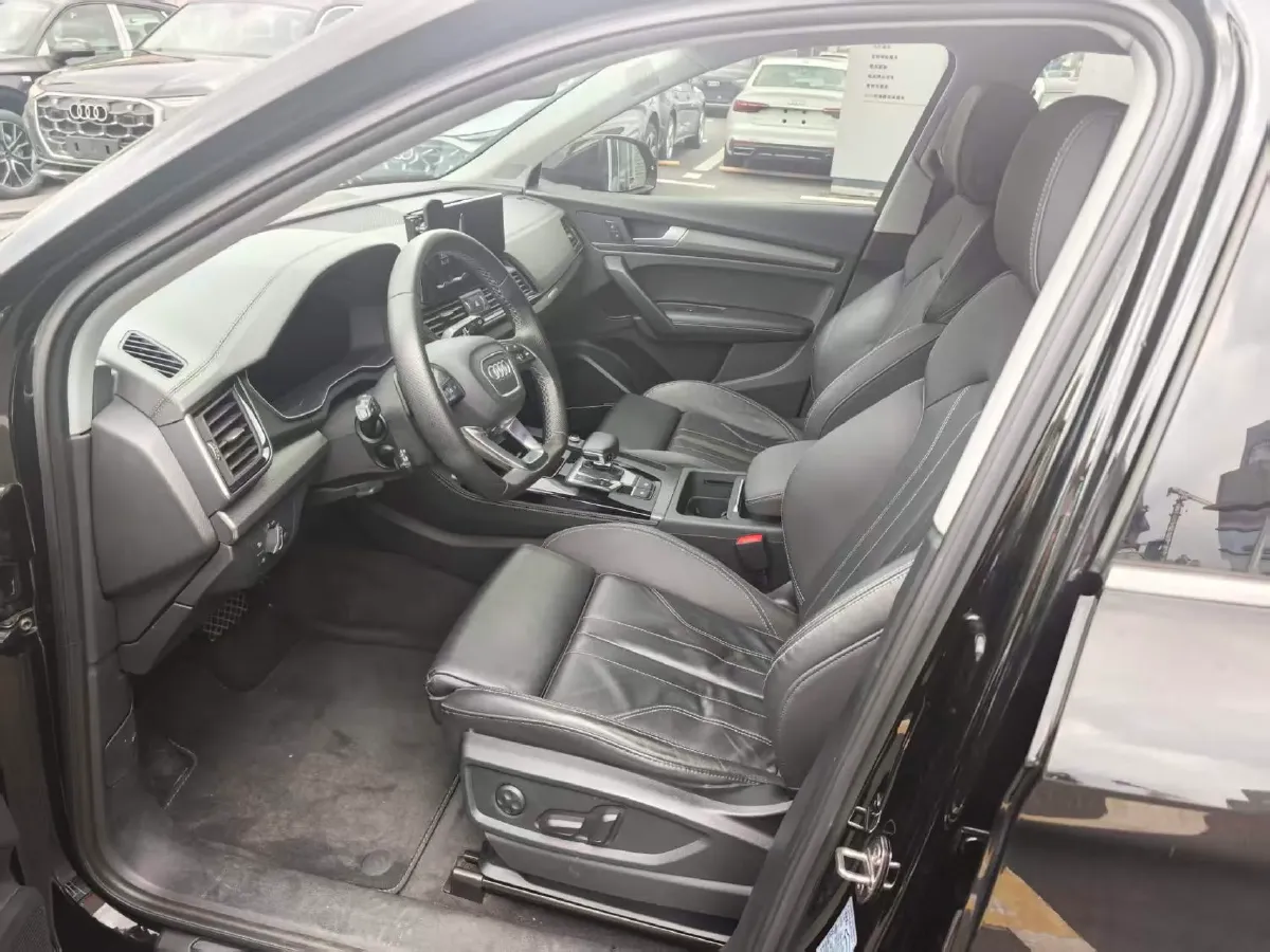 2022 Audi Q5L 2.0T 252HP L4 7DCT,autocango,china used car exporter,china ev exporter,chinese used car exporter,chinese used ev exporter