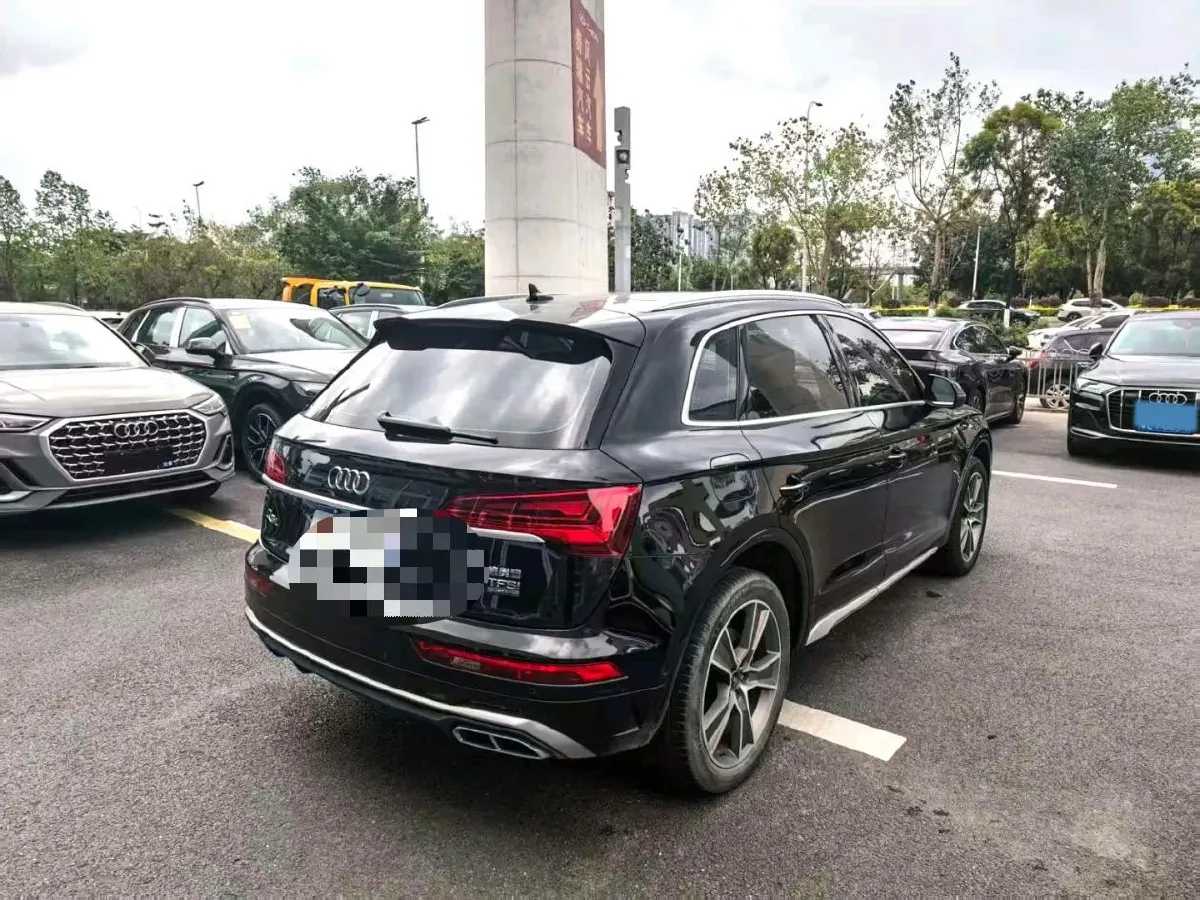 2022 Audi Q5L 2.0T 252HP L4 7DCT,autocango,china used car exporter,china ev exporter,chinese used car exporter,chinese used ev exporter