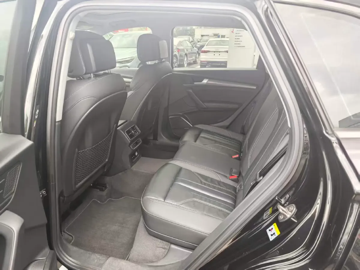 2022 Audi Q5L 2.0T 252HP L4 7DCT,autocango,china used car exporter,china ev exporter,chinese used car exporter,chinese used ev exporter