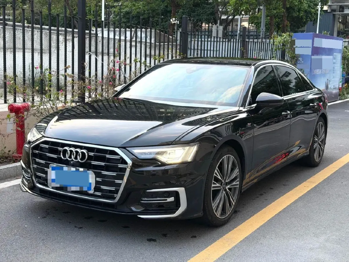 2025 Audi A6L 2.0T 245HP L4 7DCT,autocango,china used car exporter,china ev exporter,chinese used car exporter,chinese used ev exporter